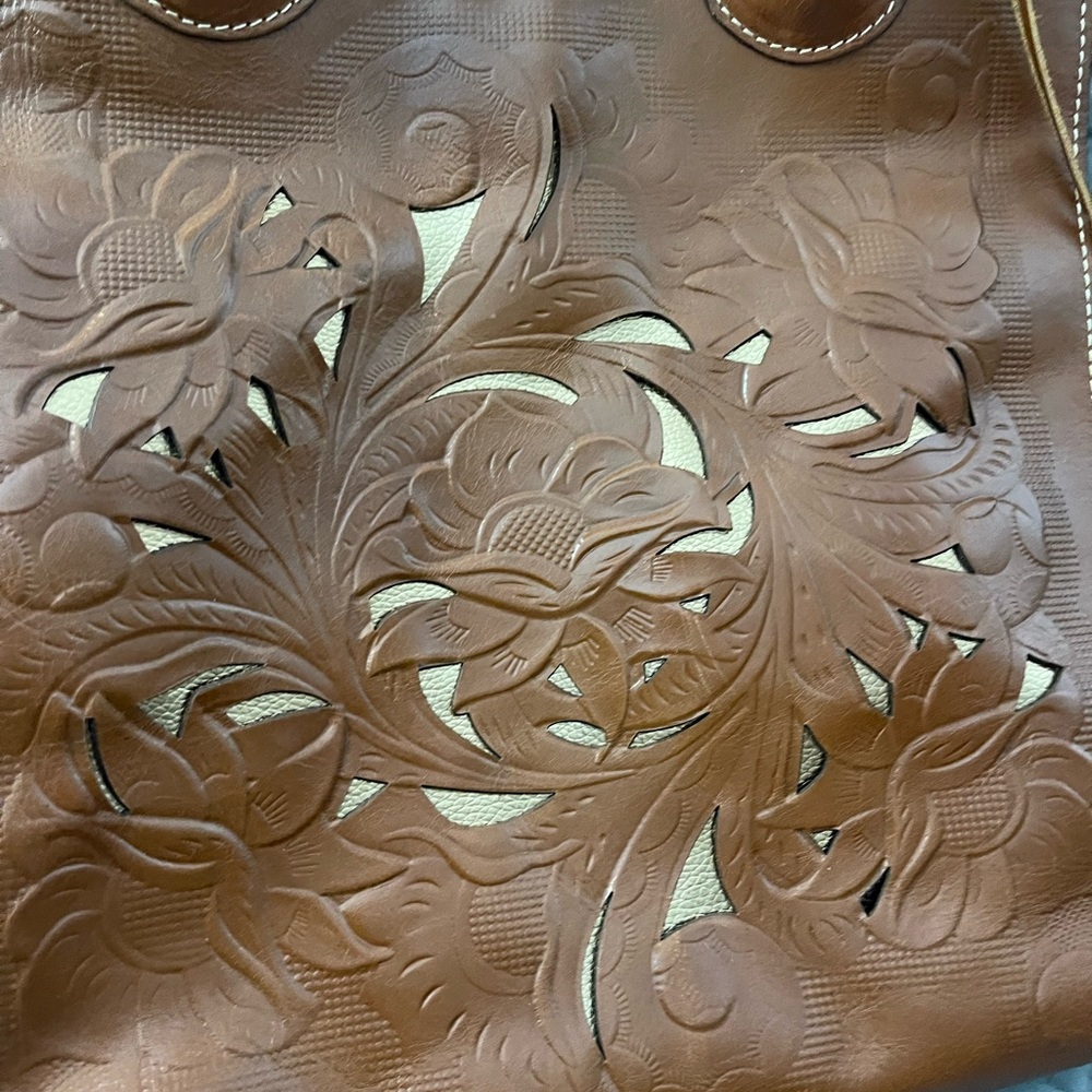 Beautiful Patricia Nash bag in wonderful condition. - Picture 2 of 6